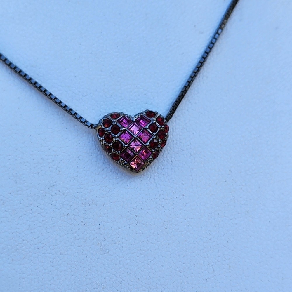 GIVENCHY Dark Silver Tone NECKLACE Pink Red RHINESTONE HEART PENDANT 15"+ 3" - Picture 2 of 10